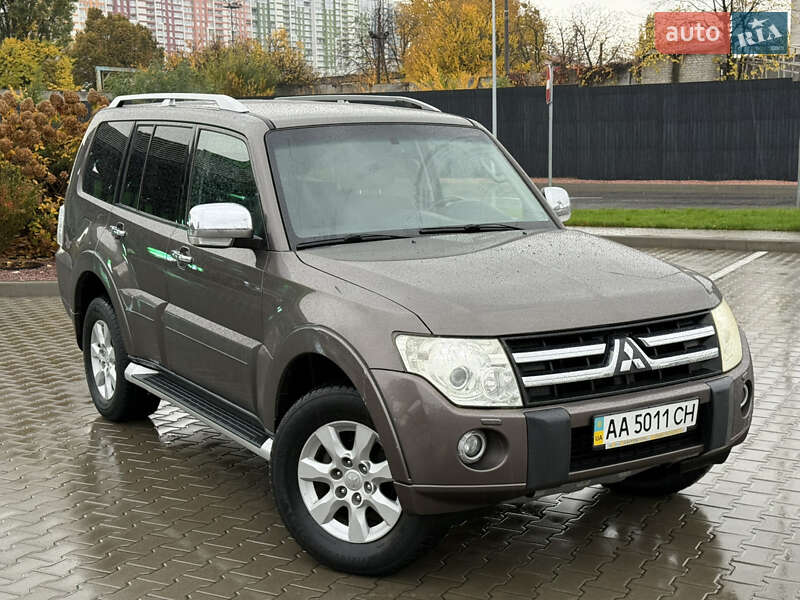 Позашляховик / Кросовер Mitsubishi Pajero Wagon 2010 в Києві