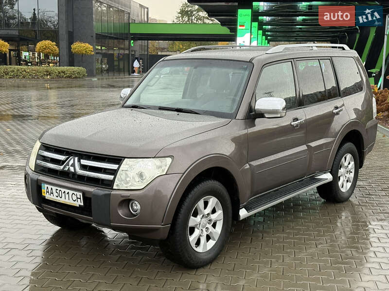 Позашляховик / Кросовер Mitsubishi Pajero Wagon 2010 в Києві