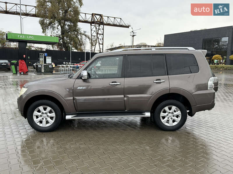 Позашляховик / Кросовер Mitsubishi Pajero Wagon 2010 в Києві