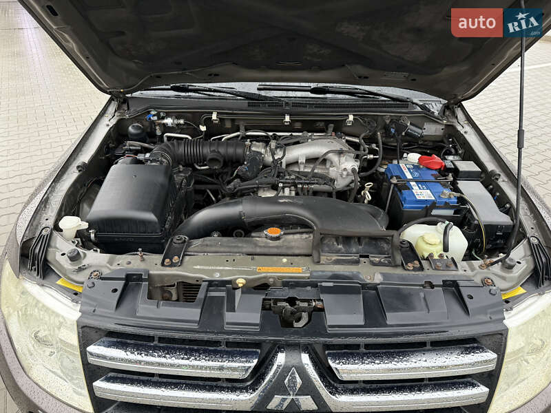 Позашляховик / Кросовер Mitsubishi Pajero Wagon 2010 в Києві