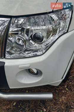 Внедорожник / Кроссовер Mitsubishi Pajero Wagon 2011 в 