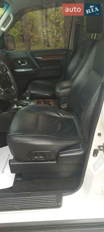 Внедорожник / Кроссовер Mitsubishi Pajero Wagon 2011 в Александрие