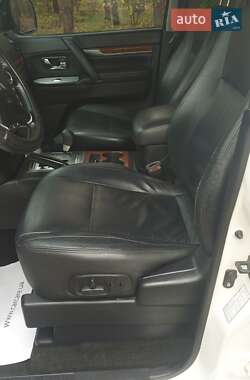 Внедорожник / Кроссовер Mitsubishi Pajero Wagon 2011 в 