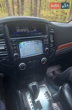 Внедорожник / Кроссовер Mitsubishi Pajero Wagon 2011 в 