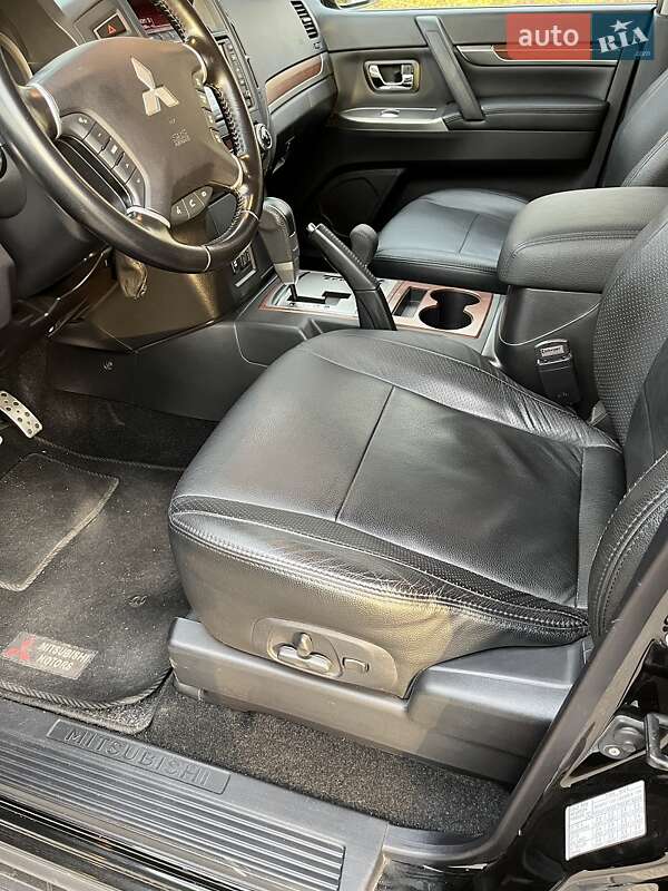 Позашляховик / Кросовер Mitsubishi Pajero Wagon 2011 в Кам'янському