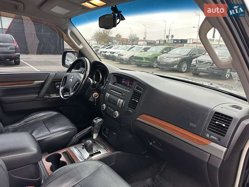 Позашляховик / Кросовер Mitsubishi Pajero Wagon 2008 в Києві