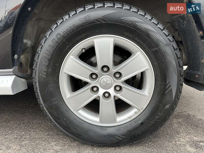 Позашляховик / Кросовер Mitsubishi Pajero Wagon 2008 в Києві