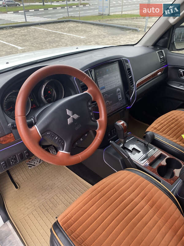 Позашляховик / Кросовер Mitsubishi Pajero Wagon 2011 в Харкові фото 14 Позашляховик / Кросовер Mitsubishi Pajero Wagon 2011 в Харкові