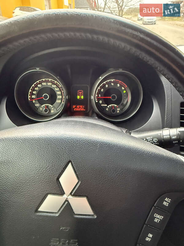 Позашляховик / Кросовер Mitsubishi Pajero Wagon 2013 в Черкасах фото 57 Позашляховик / Кросовер Mitsubishi Pajero Wagon 2013 в Черкасах