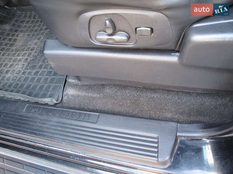 Внедорожник / Кроссовер Mitsubishi Pajero Wagon 2007 в Киеве фото 18 Внедорожник / Кроссовер Mitsubishi Pajero Wagon 2007 в Киеве