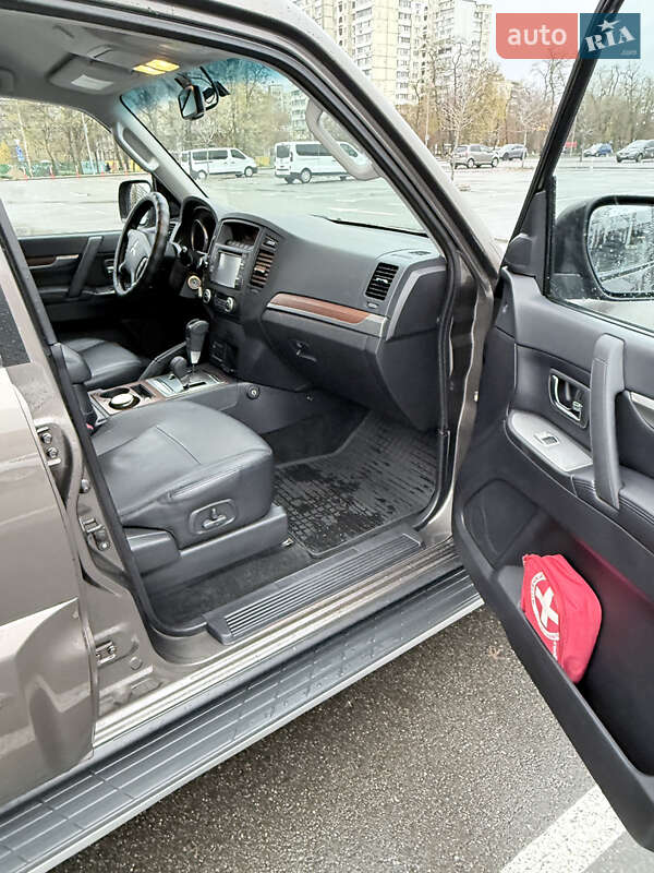 Позашляховик / Кросовер Mitsubishi Pajero Wagon 2010 в Києві фото 7 Позашляховик / Кросовер Mitsubishi Pajero Wagon 2010 в Києві