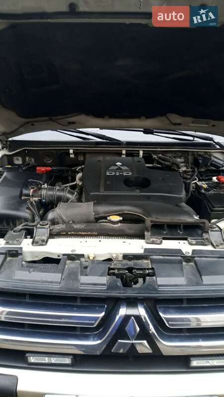 Внедорожник / Кроссовер Mitsubishi Pajero Wagon 2008 в Черновцах фото 26 Внедорожник / Кроссовер Mitsubishi Pajero Wagon 2008 в Черновцах