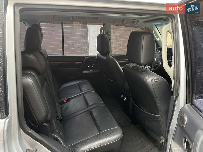 Внедорожник / Кроссовер Mitsubishi Pajero Wagon 2012 в Киеве