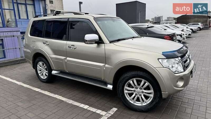 Внедорожник / Кроссовер Mitsubishi Pajero Wagon 2012 в Ивано-Франковске