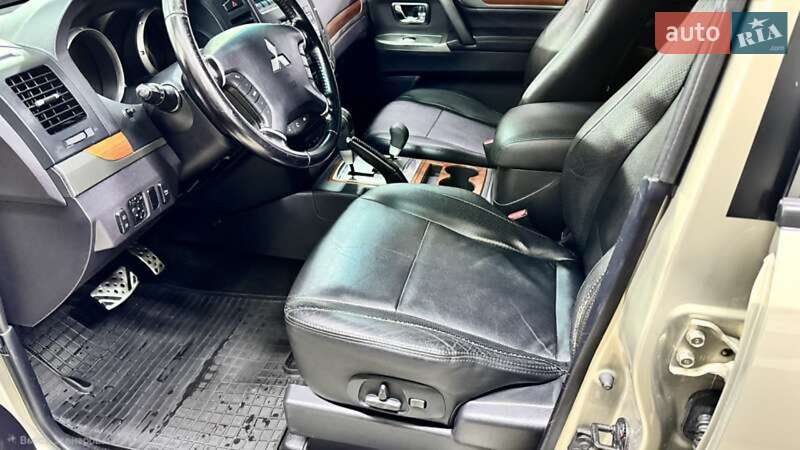 Внедорожник / Кроссовер Mitsubishi Pajero Wagon 2012 в Ивано-Франковске