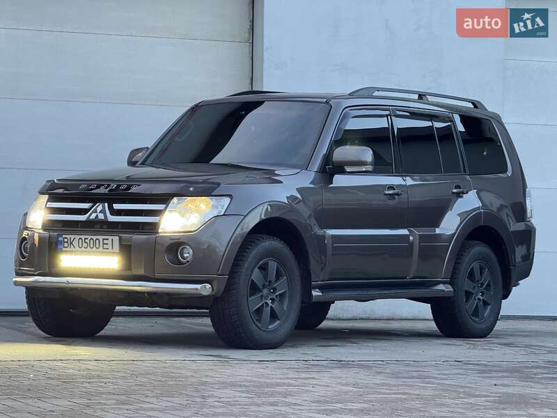 Внедорожник / Кроссовер Mitsubishi Pajero Wagon 2010 в Сарнах
