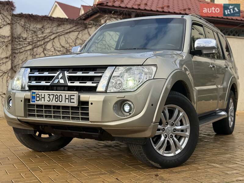 Mitsubishi Pajero Wagon 2013