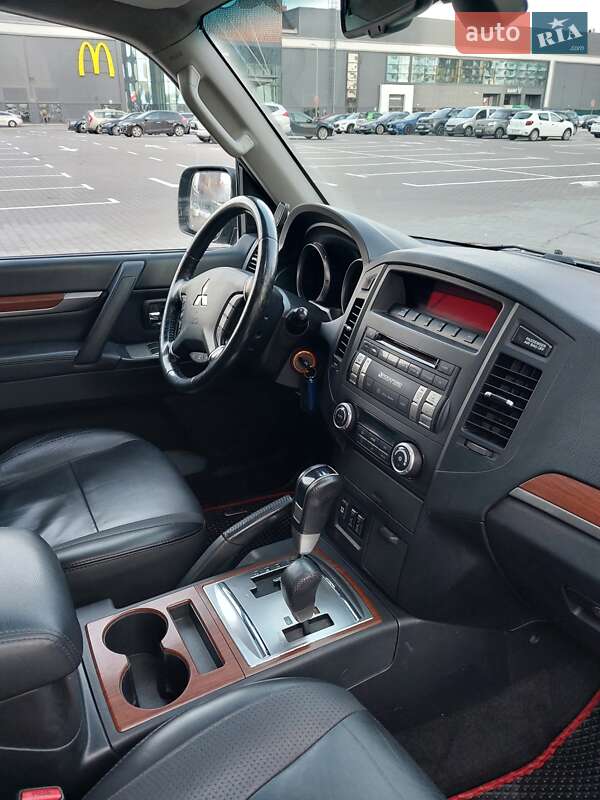 Внедорожник / Кроссовер Mitsubishi Pajero Wagon 2011 в Киеве