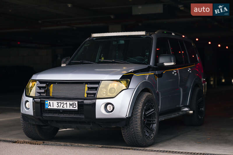 Позашляховик / Кросовер Mitsubishi Pajero Wagon 2007 в Києві