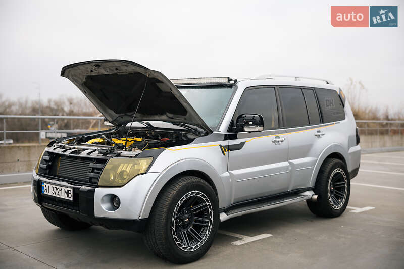 Позашляховик / Кросовер Mitsubishi Pajero Wagon 2007 в Києві