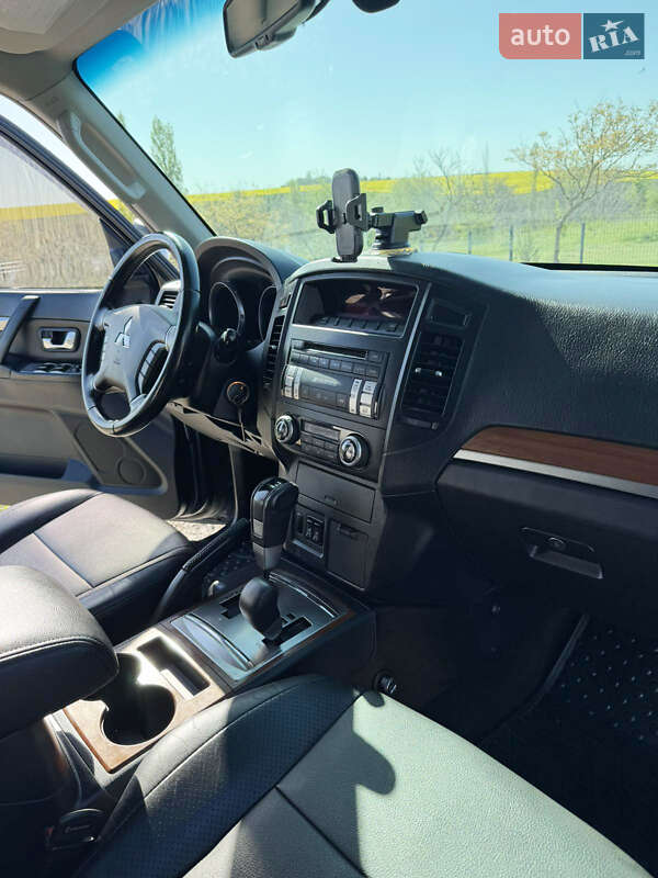 Внедорожник / Кроссовер Mitsubishi Pajero Wagon 2008 в Южном фото 14 Внедорожник / Кроссовер Mitsubishi Pajero Wagon 2008 в Южном