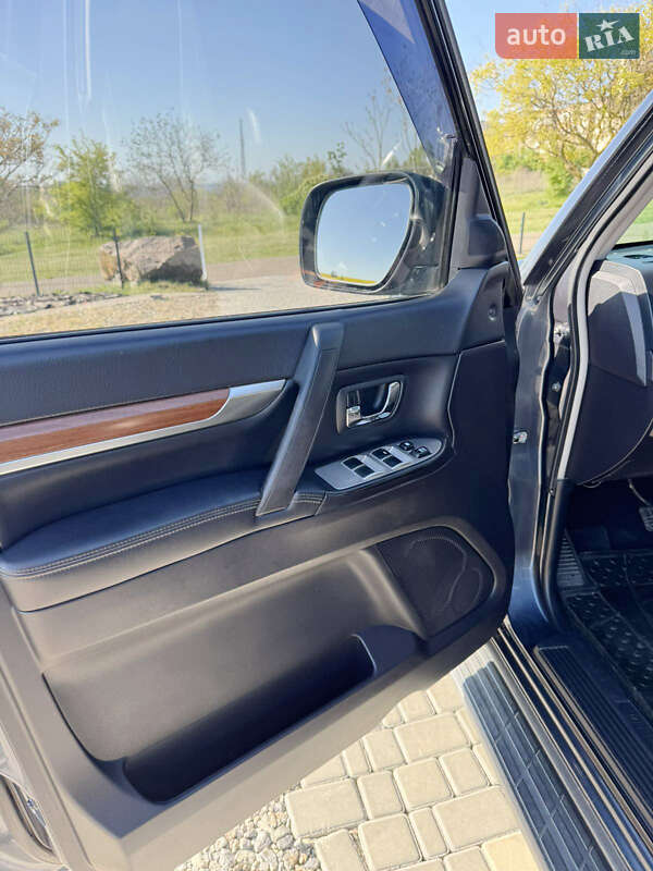 Внедорожник / Кроссовер Mitsubishi Pajero Wagon 2008 в Южном фото 19 Внедорожник / Кроссовер Mitsubishi Pajero Wagon 2008 в Южном