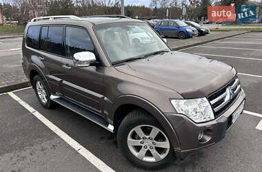 Внедорожник / Кроссовер Mitsubishi Pajero Wagon 2011 в Киеве