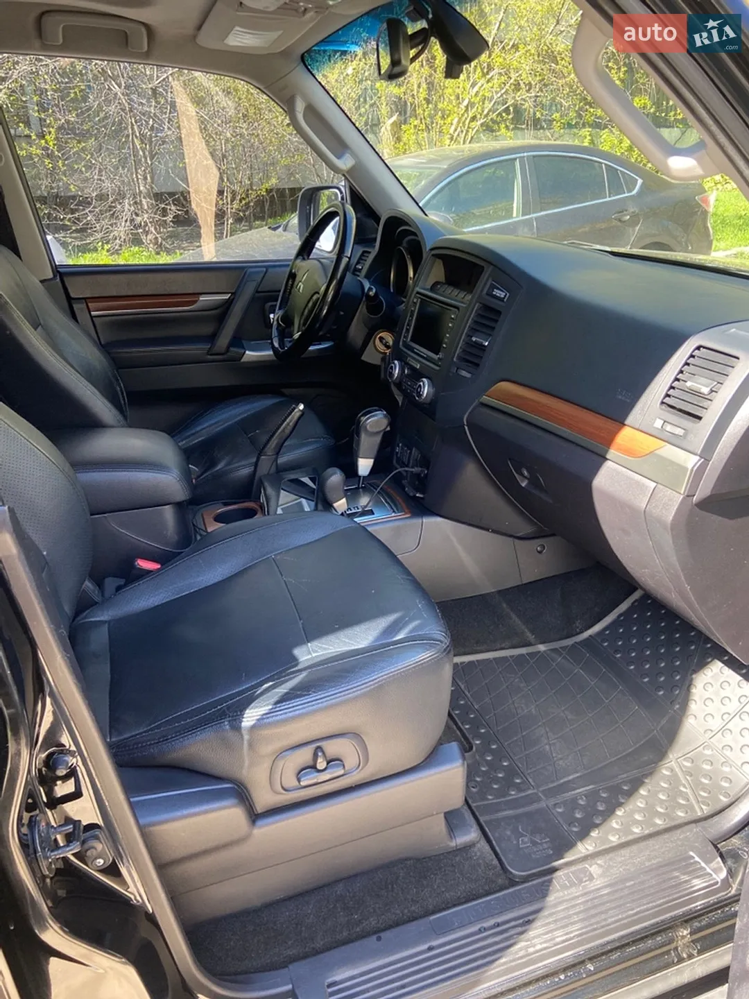 2011 Mitsubishi Pajero - мініатюра 8