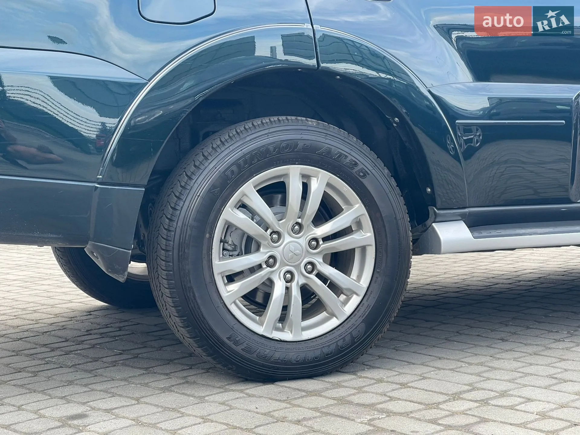 2017 Mitsubishi Pajero - мініатюра 8