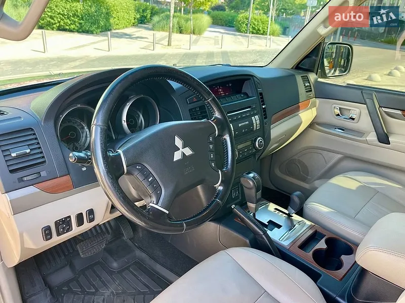 Mitsubishi Pajero Wagon 2008 VIN JMYLRV93W8J002125 фото оголошення 14 з 74