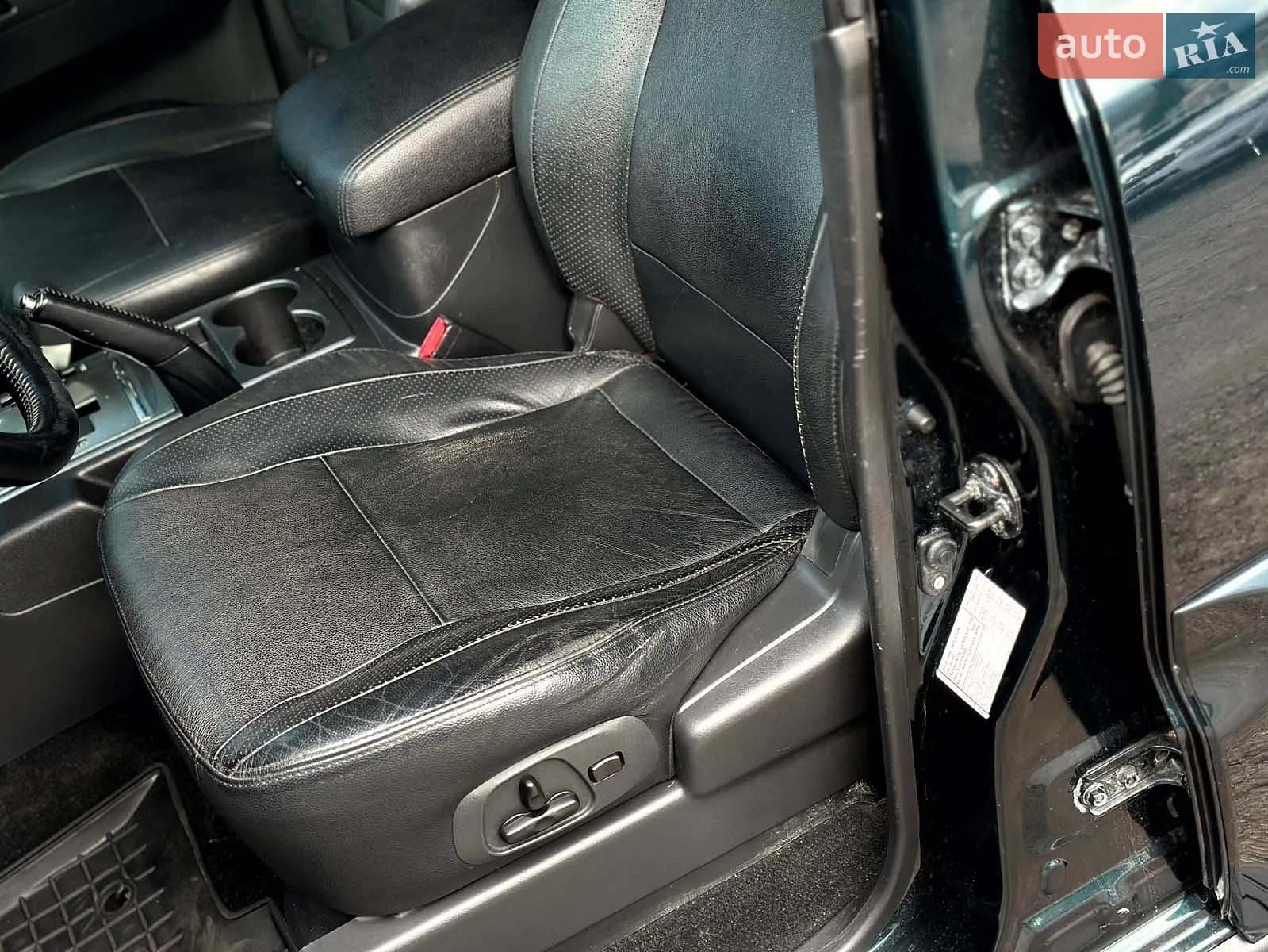 2014 Mitsubishi Pajero - мініатюра 18