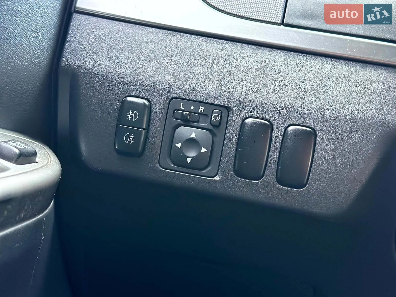 2014 Mitsubishi Pajero - мініатюра 35