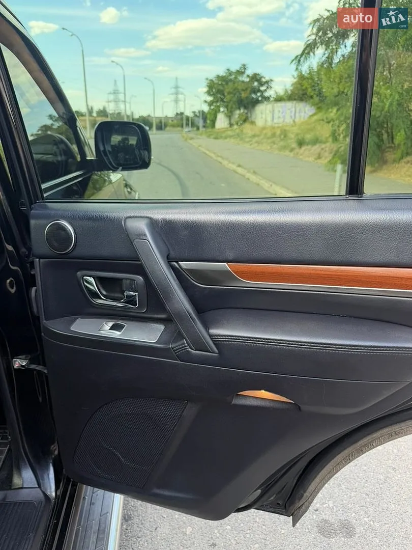 2011 Mitsubishi Pajero - мініатюра 17