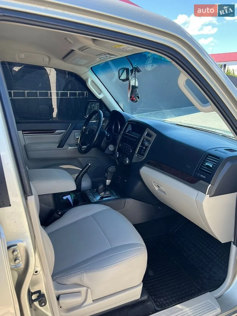 2017 Mitsubishi Pajero - мініатюра 18