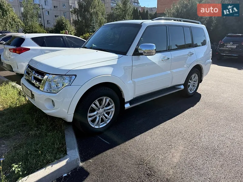 Mitsubishi Pajero Wagon 2012