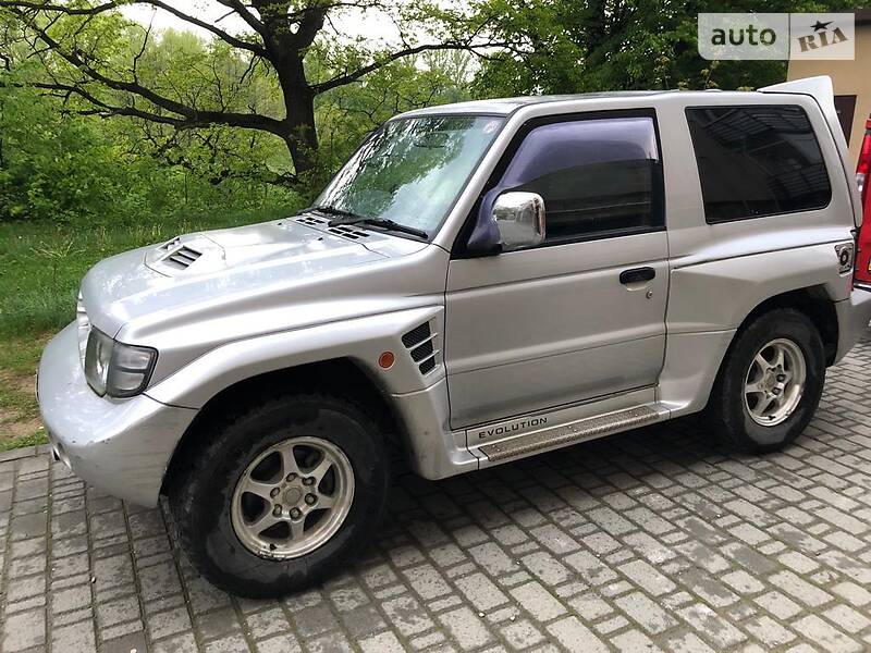 Позашляховик / Кросовер Mitsubishi Pajero 1998 в 