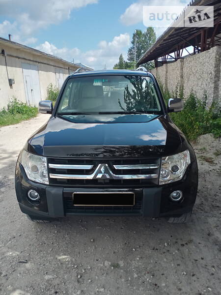 Позашляховик / Кросовер Mitsubishi Pajero 2009 в 