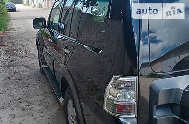 Позашляховик / Кросовер Mitsubishi Pajero 2009 в 