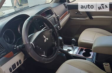 Позашляховик / Кросовер Mitsubishi Pajero 2009 в 