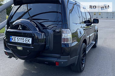 Позашляховик / Кросовер Mitsubishi Pajero 2008 в 