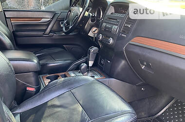 Позашляховик / Кросовер Mitsubishi Pajero 2008 в 