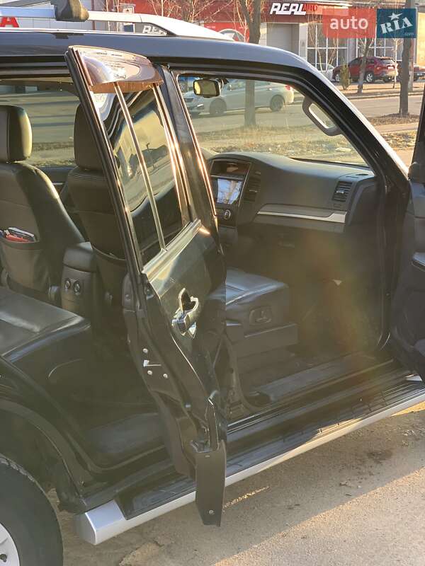 Внедорожник / Кроссовер Mitsubishi Pajero 2010 в Киеве