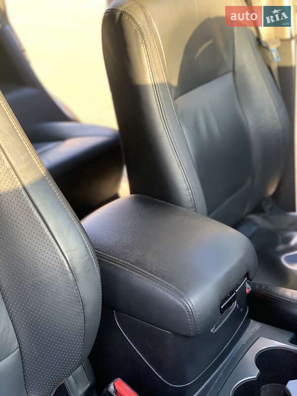 Внедорожник / Кроссовер Mitsubishi Pajero 2010 в Киеве