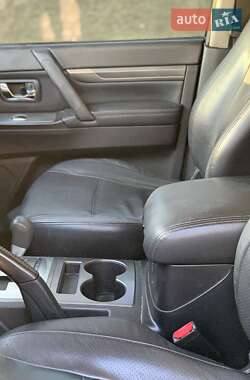 Внедорожник / Кроссовер Mitsubishi Pajero 2010 в 
