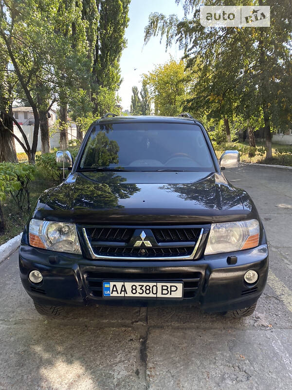 Внедорожник / Кроссовер Mitsubishi Pajero 2005 в Киеве