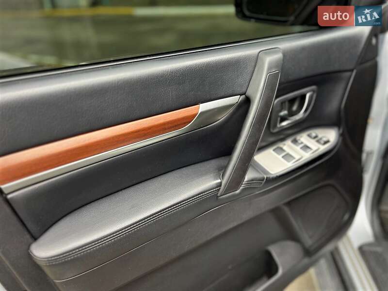 Позашляховик / Кросовер Mitsubishi Pajero 2008 в Києві