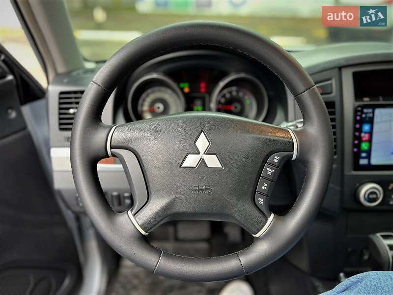 Позашляховик / Кросовер Mitsubishi Pajero 2008 в Києві