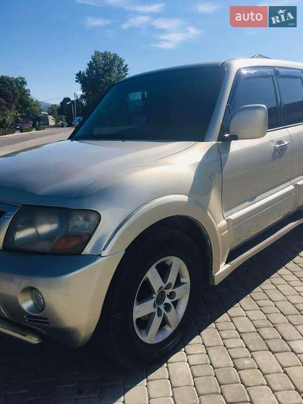 Внедорожник / Кроссовер Mitsubishi Pajero 2005 в Иршаве