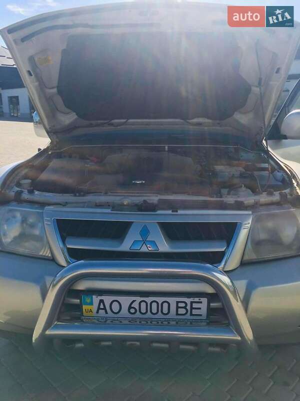 Внедорожник / Кроссовер Mitsubishi Pajero 2005 в Иршаве