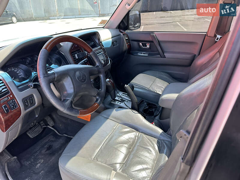 Внедорожник / Кроссовер Mitsubishi Pajero 2003 в Одессе